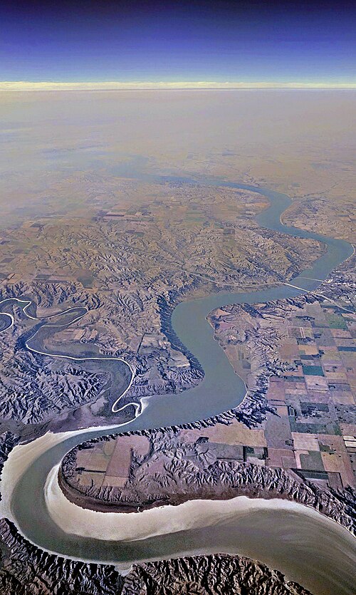 Aerial view from the south of the Missouri River in South Dakota, where the much smaller White River flows into it from the west. The Interstate 90 br