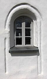 Kyrkfönstret i den gamla söderportalen.