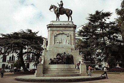 Cómo llegar a Plaza Zabala en transporte público - Sobre el lugar