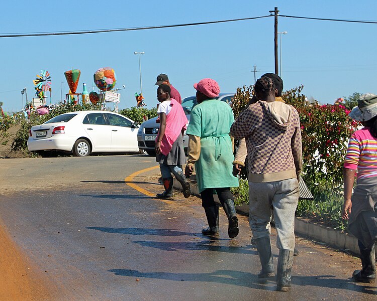 File:Mooiberge workers.jpg