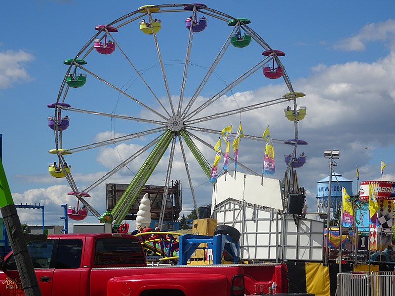 File:Mulligan Gondola Wheel - panoramio - Corey Coyle.jpg