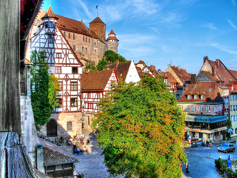 File:Nürnberg-(Kaiserburg - Blick über dem Tiergärtnertorplatz)-damir-zg.jpg