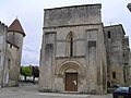 Rechteckgiebel oder Blendgiebel an der Kirche von Nersac, Charente