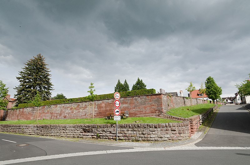 File:Neubrunn, Friedhof-006.jpg