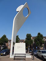 Nijmegen - Joris Ivensmonument van Bas Maters op het Joris Ivensplein.jpg