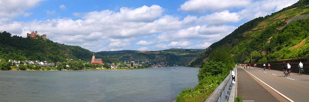 View of Oberwesel in the Middle Rhine Valley near Tal Total - every year on the last Sunday in June, both federal highways in the valley belong to cyclists and inline skaters. The B 9 (Koblenz-Bingen) and the B 42 (Lahnstein-Rüdesheim) are then closed to motor vehicle traffic.