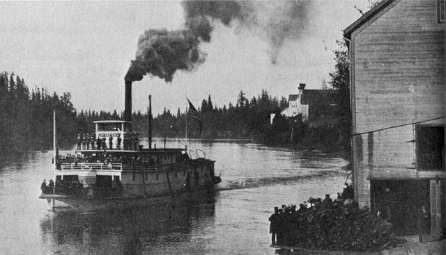 Sidewheel steamboat Occident, at Albany, near Red Crown Mills