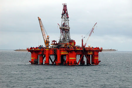 ไฟล์:Oil platform in the North SeaPros.jpg