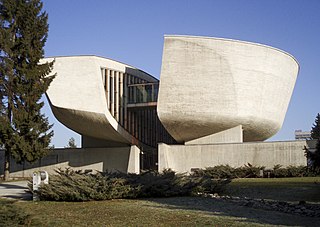 <span class="mw-page-title-main">Museum of the Slovak National Uprising</span> Museum in Banská Bystrica to commemorate an antifascist revolt during WWII