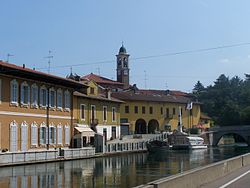 Naviglio Grande yaqinidagi shaharning ko'rinishi.