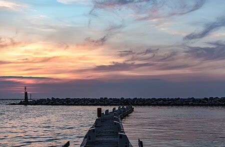 ไฟล์:Patras sunset jetty (Unsplash).jpg