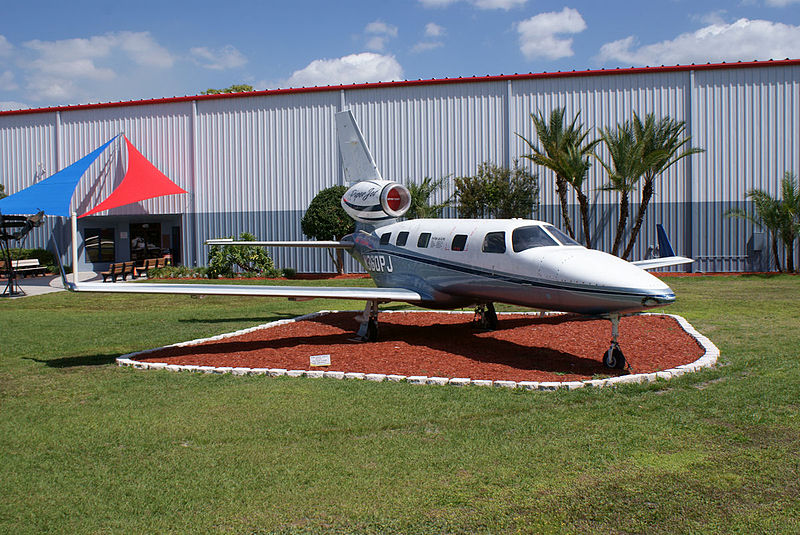 File:Piper PA-47-2400J Piper Jet N360PJ RSideFront SNF Setup FLAirMuse 15March2014 (14585594472).jpg