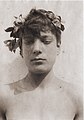 2679 - Ragazzo coronato di rose / Boy wearing a rose garland.