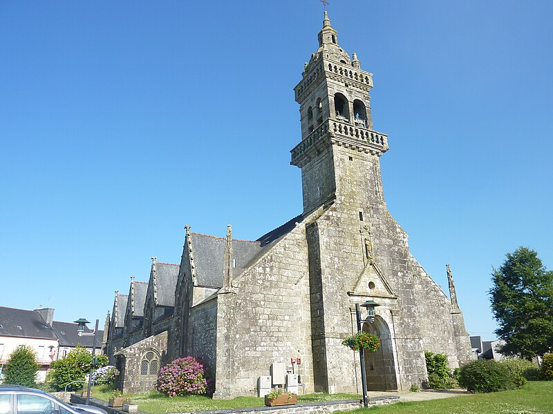 File:Plonévez-du-Faou Eglise paroissiale 1.jpg