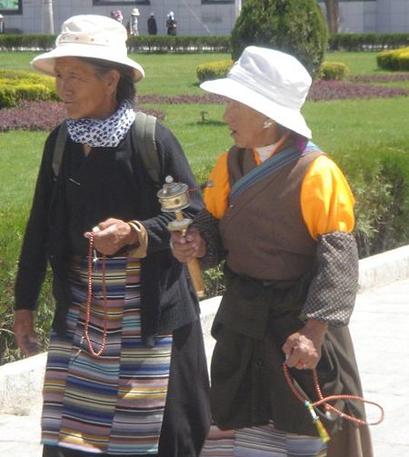 Tập_tin:Praying_Tibetan_Women.jpg