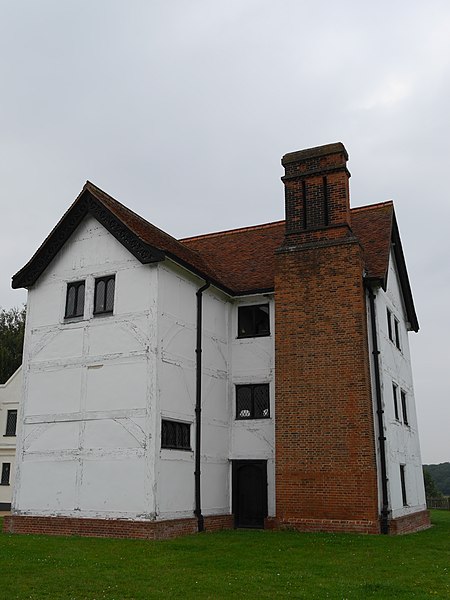 File:Queen Elizabeth's Hunting Lodge 15.JPG