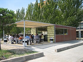 Kiosk kafić sa terasom u parku (Barselona)