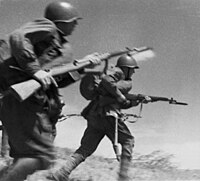 RIAN archive 613474 Red Army men attacking.jpg