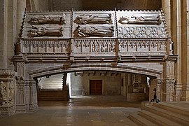 Real Monasterio de Santa María de Poblet. Sepulcros reales.jpg