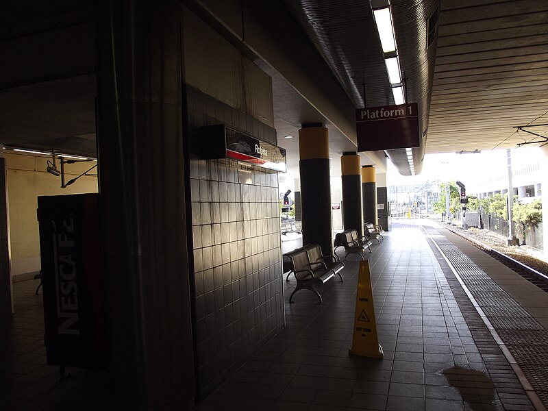 File:Robina Railway Station platform, Queensland, May 2012.JPG