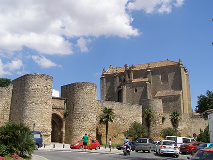 Puerta de Almocábar and the Iglesia de Espíritu Santo
