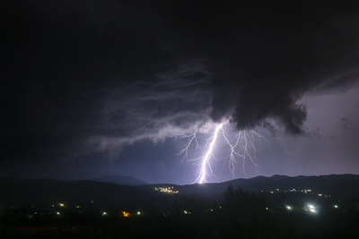 Tormenta Eléctrica: Origen, Fases de una tormenta eléctrica, Desplazamiento