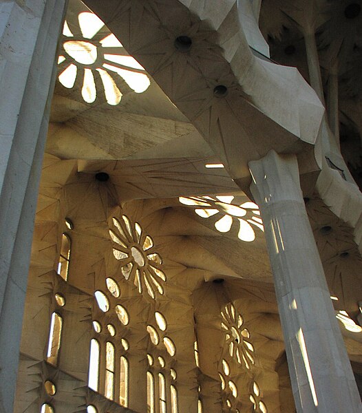 File:Sagrada família shadow detail.jpg