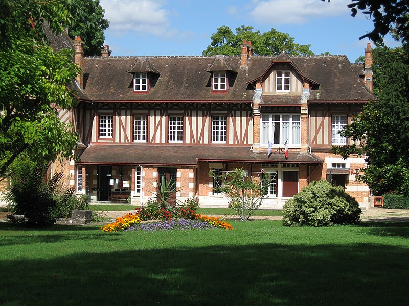 File:Saint-Hilaire-Saint-Mesmin mairie 1.jpg