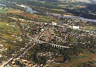 <span class="mw-page-title-main">Saint-Satur</span> Commune in Centre-Val de Loire, France