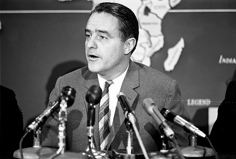 File:Sargent Shriver - 490-F-8099-31-RT.jpg