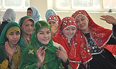 בנות הזארה לובשות חיג'אב מסורתי, אפגניסטן, 2011