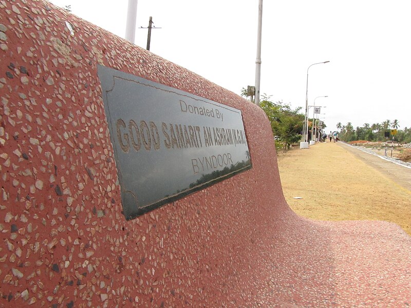 File:Seat in Byndoor railway station.JPG