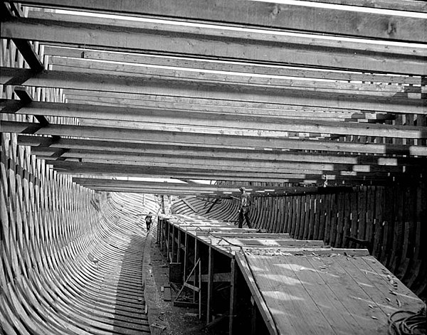 Boatbuilding at Pacific American Fisheries yard in Bellingham, 1916