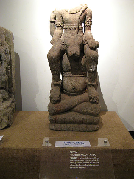 File:Shiva Nandivahana, Kailasa Museum, Dieng 1171.jpg