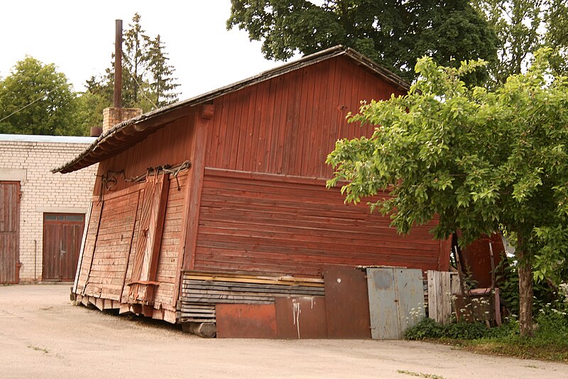 File:Slanting Barn in Dundaga - panoramio.jpg