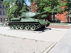 Tanque soviético modelo T-34-85 en Kharkiv, Ucrania.JPG