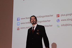 Klingon teacher at the STAR TREK lecture 2017 in Zweibrücken (Photo: Ralf Schmitt)