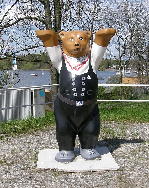 File:Strandbad Wannsee Buddy Bear.jpg