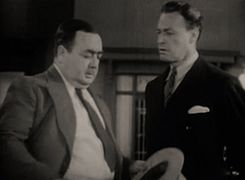 Con Eugene Pallette (izq.) en Strangers of the Evening (1932)