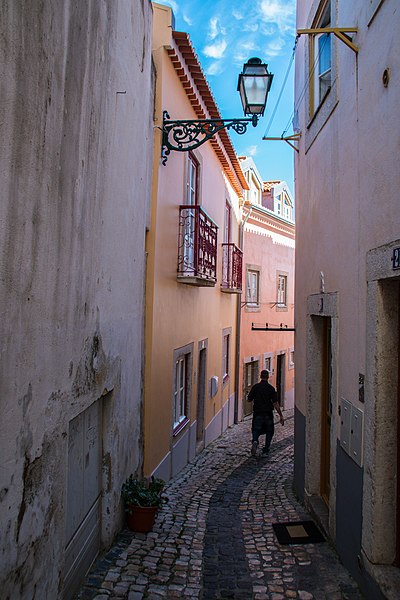 File:Streets of Lisbon (35568027093).jpg