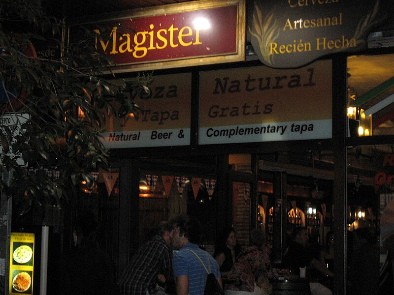 File:Tapas bar "Magister".jpg