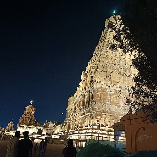 File:Thanjai aadal valan temple.jpg