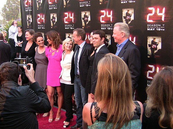 Cuthbert with cast of 24 at a screening for the 24 season 7 finale