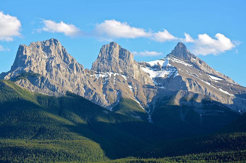 File:Three Sisters - panoramio (3).jpg