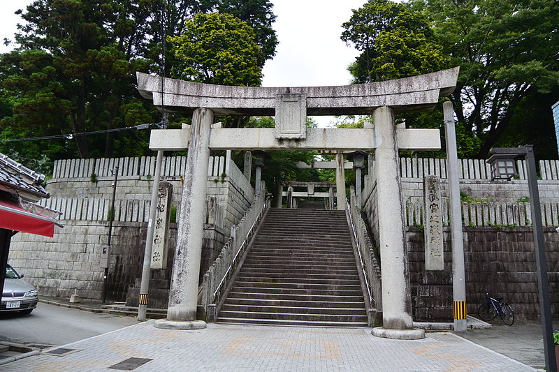 File:Torii at Miyajidake shrine.JPG