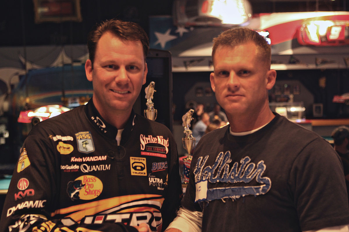 Kevin VanDam Wins $200,000 and the 2009 Angler-of-the-Year Title