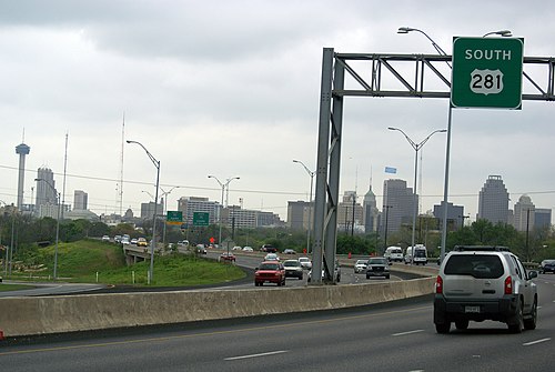 US 281 southbound towards Downtown San Antonio