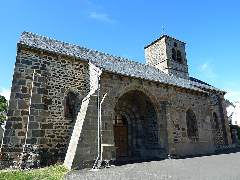 File:Vèze église.JPG