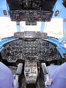 Cockpit einer Vickers Viscount 806