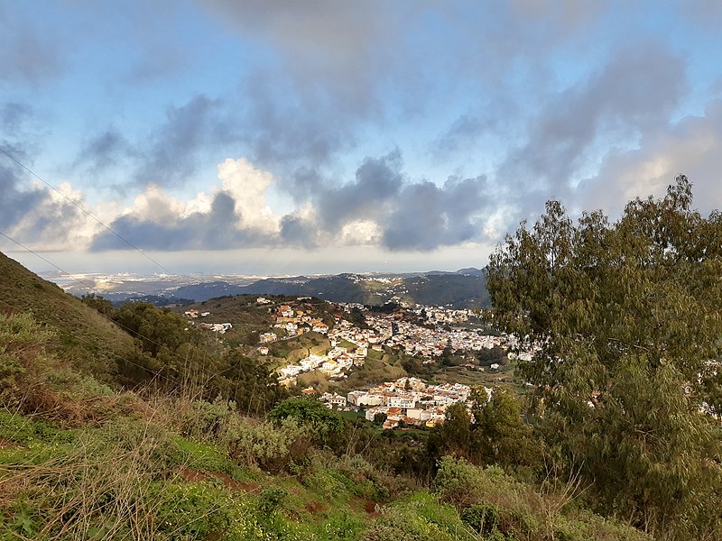 File:View to Teror, Gran Canaria, and north.jpg